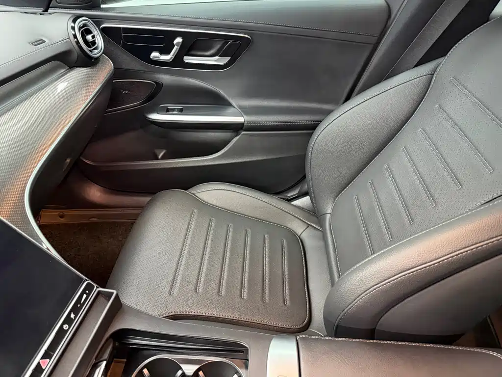 Mercedes-Benz C-Class 2025 — фото 8