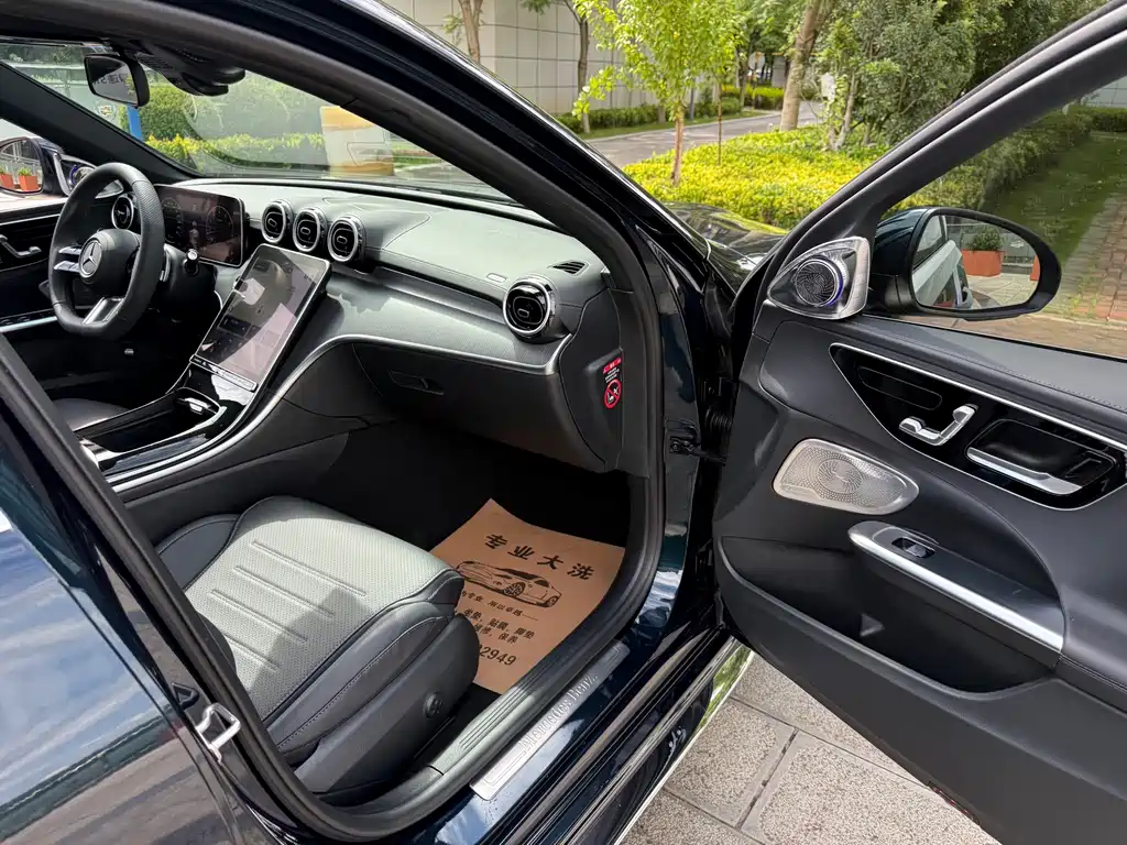 Mercedes-Benz C-Class 2023 — фото 44
