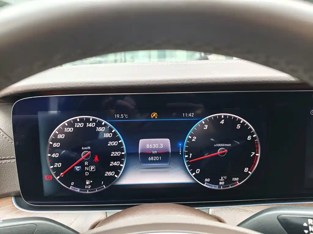 Mercedes-Benz E-Class 2018 — фото 12