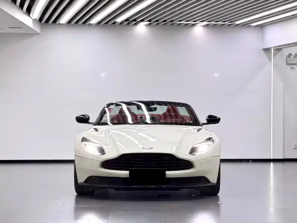 Aston Martin DB11 2019