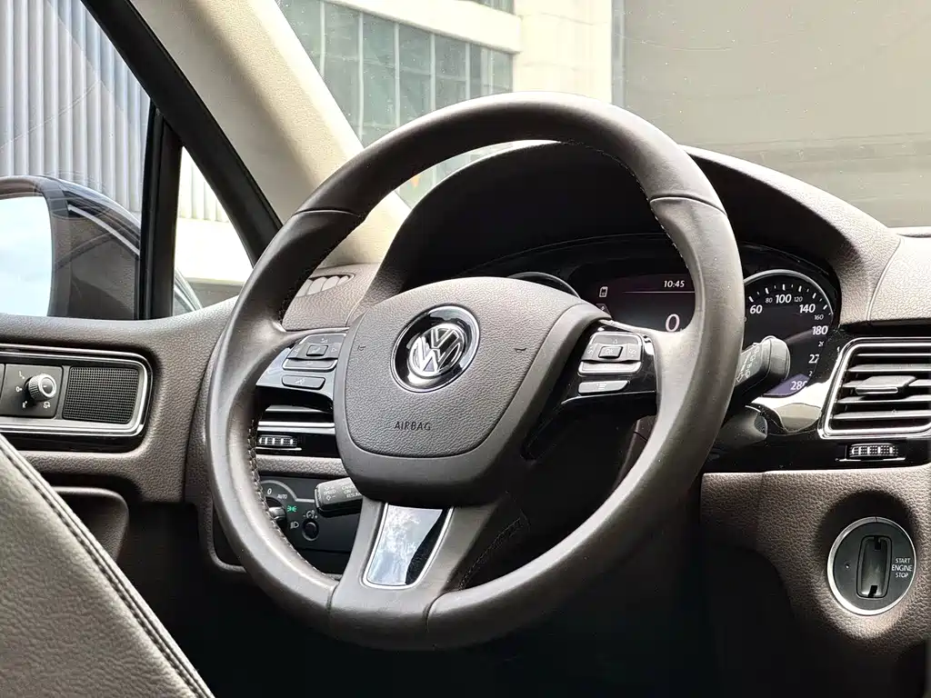 Volkswagen Touareg 2017 — фото 2