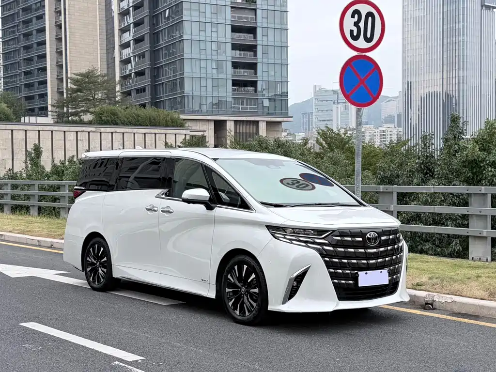 Toyota Alphard 2023 — фото 3