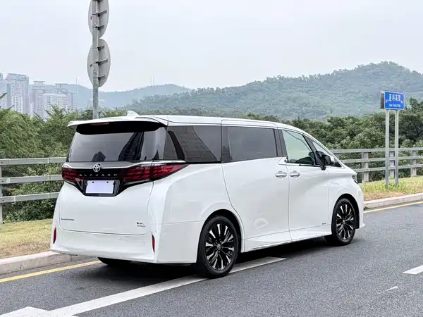 Toyota Alphard 2024