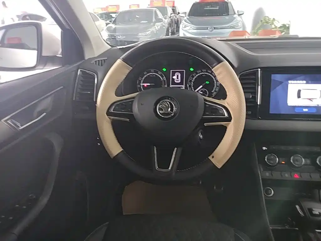 Skoda Karoq 2021 — фото 11
