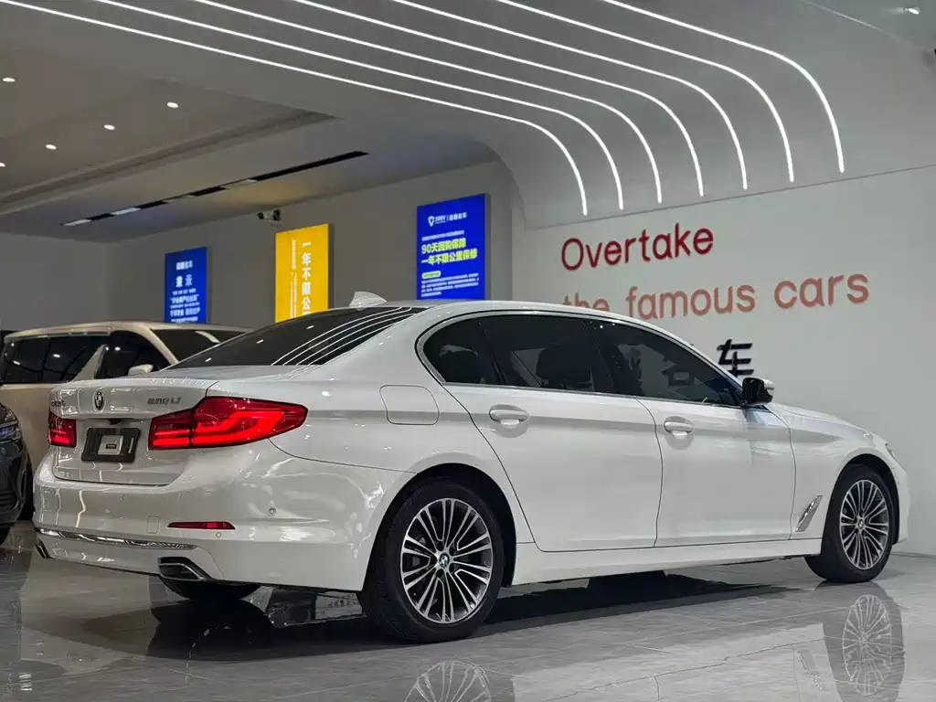 BMW 5 Series 2019 — фото 6