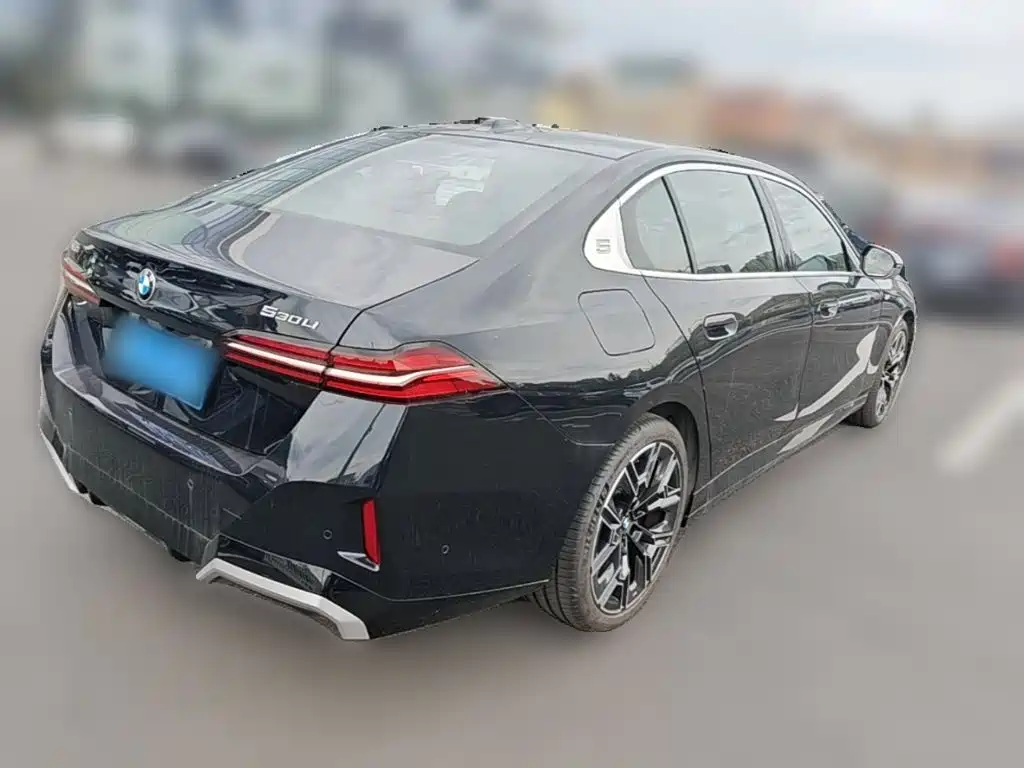 BMW 5 Series 2025 — фото 12