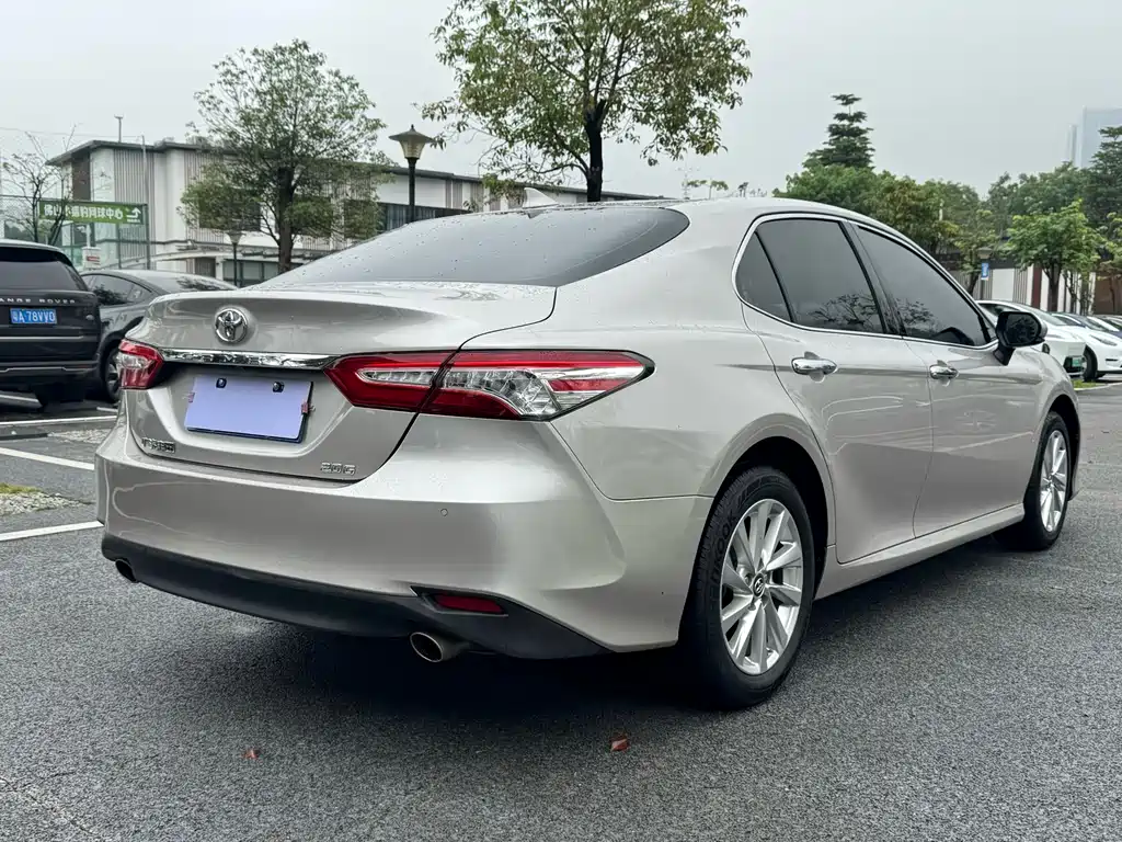 Toyota Camry 2023 — фото 18