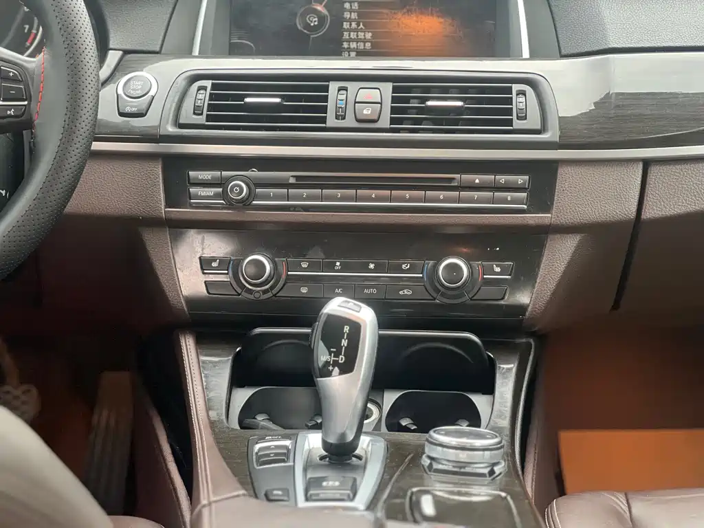 BMW 5 Series 2015 — фото 14