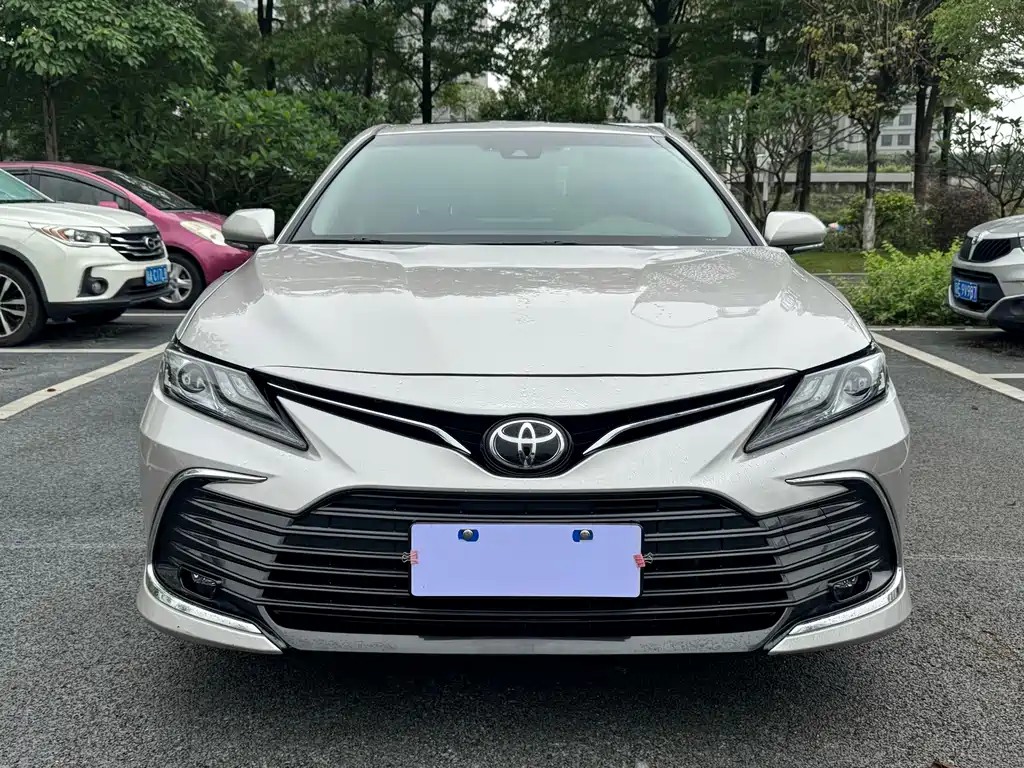 Toyota Camry 2023 — фото 2
