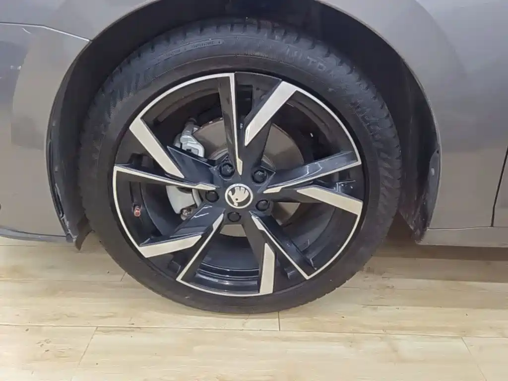 Skoda Octavia 2022 — фото 23