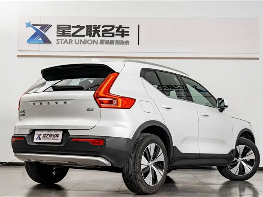 Volvo XC40 2025 — фото 7