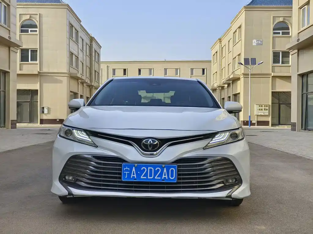 Toyota Camry 2020 — фото 2