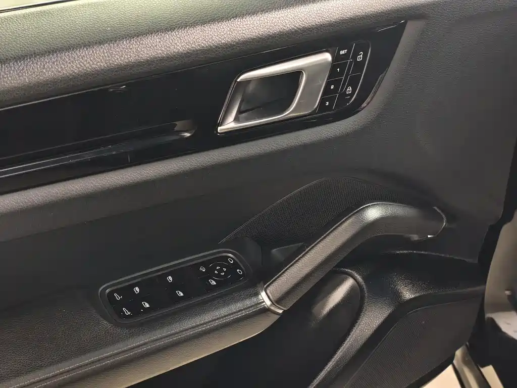 Porsche Cayenne 2019 — фото 13