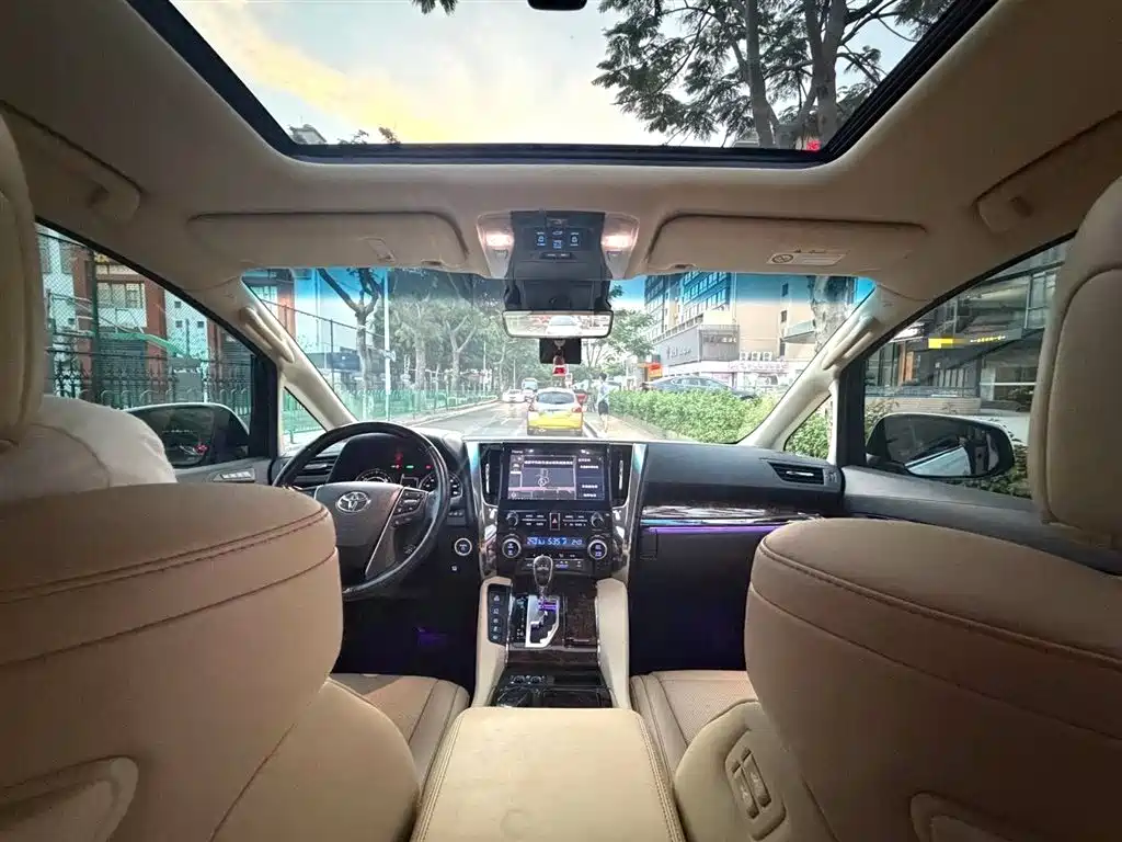 Toyota Alphard 2021 — фото 8