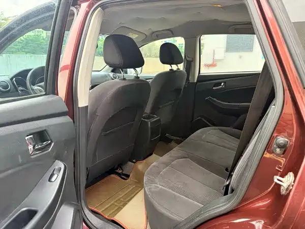 Venucia T70 2015