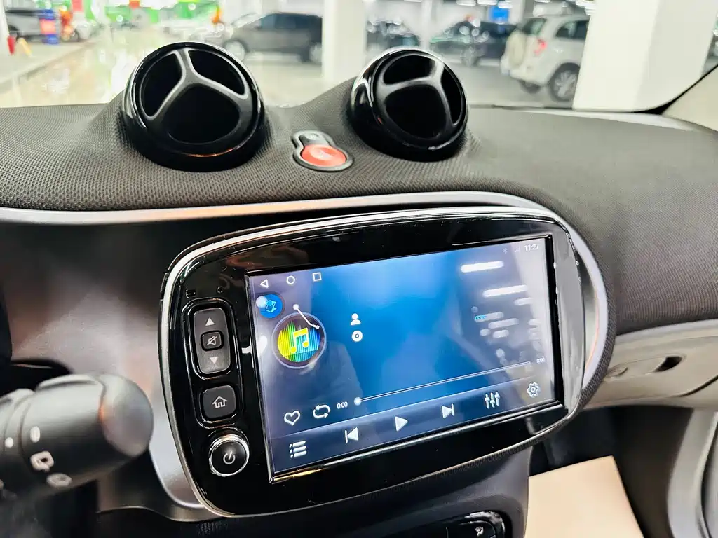 smart Fortwo 2018 — фото 37