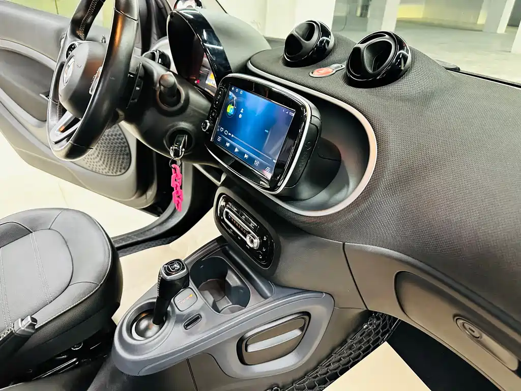 smart Fortwo 2018 — фото 46