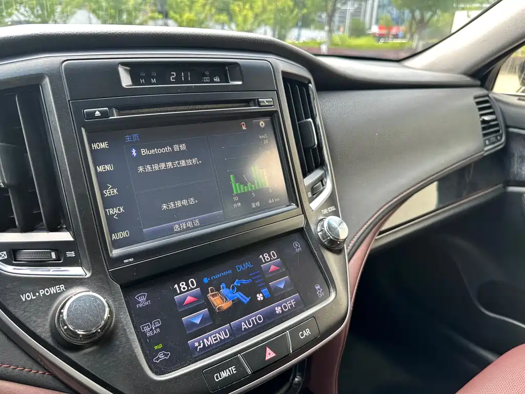 Toyota Crown 2018 — фото 13