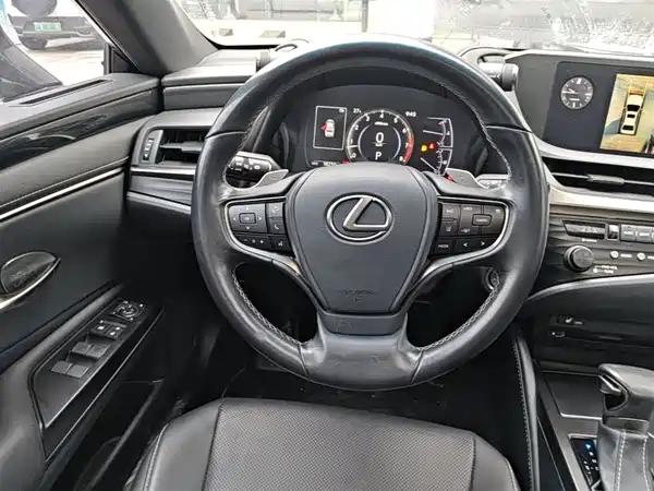 Lexus ES 2018