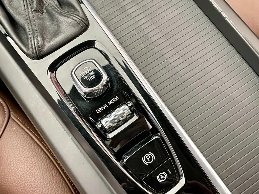 Volvo XC60 2019 — фото 12