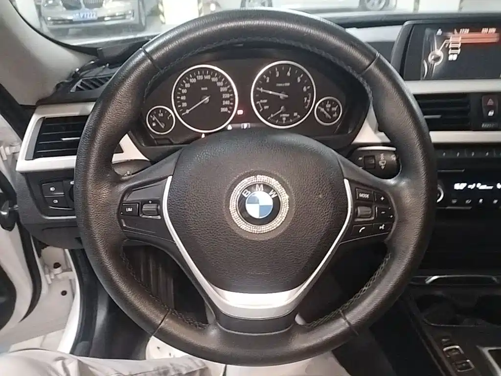 BMW 3 Series GT 2017 — фото 11