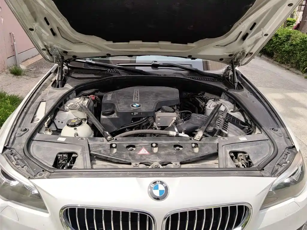 BMW 5 Series 2016 — фото 11