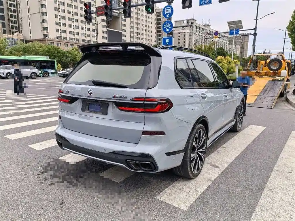BMW X7 M60i 2023 — фото 2