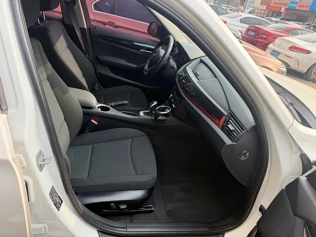 BMW X1 2015 — фото 12