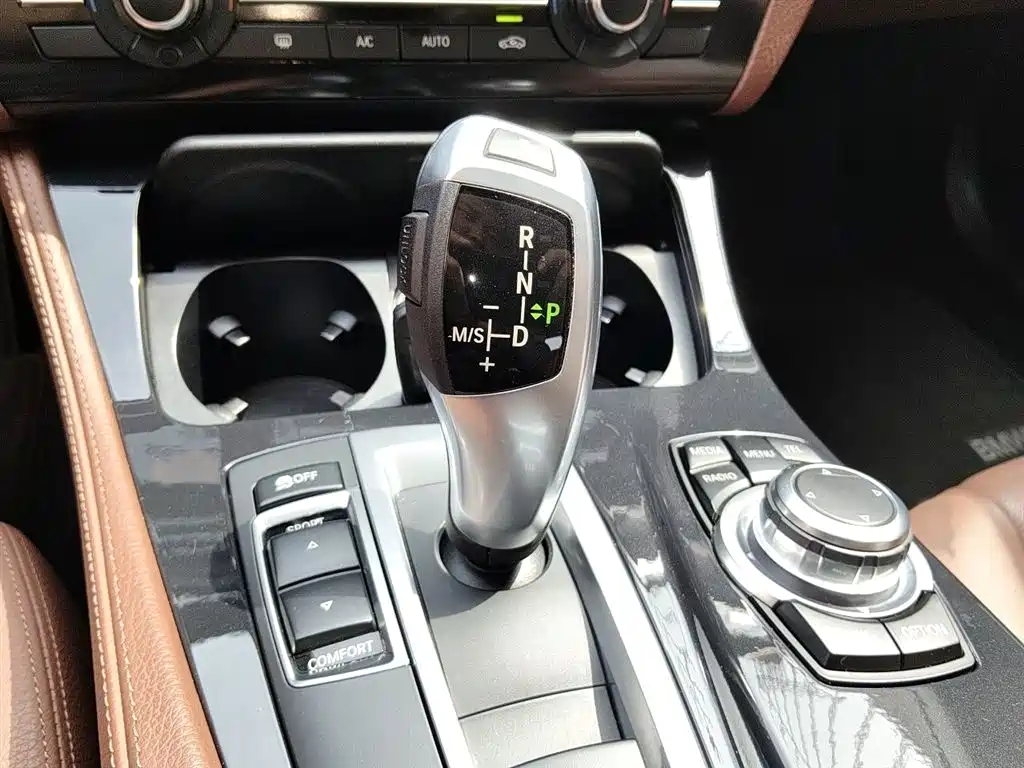 BMW 5 Series 2016 — фото 7