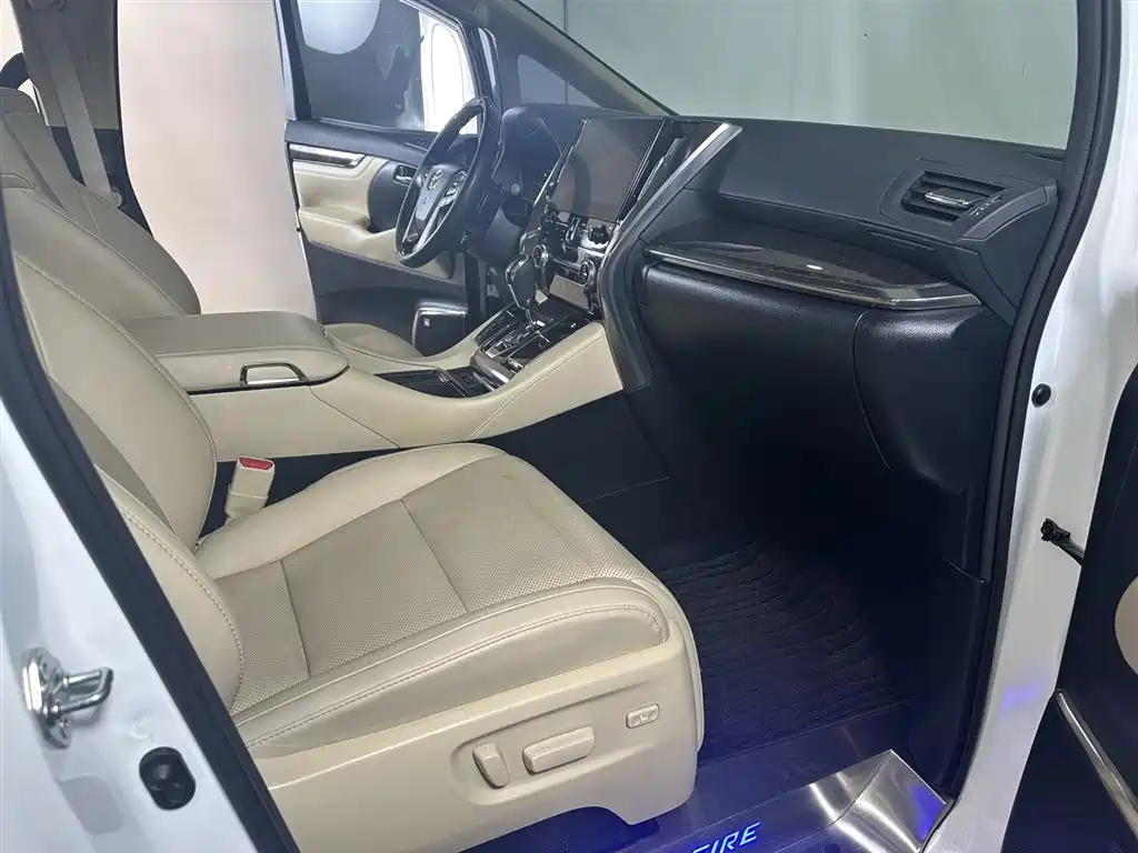 Toyota Vellfire 2023 — фото 15