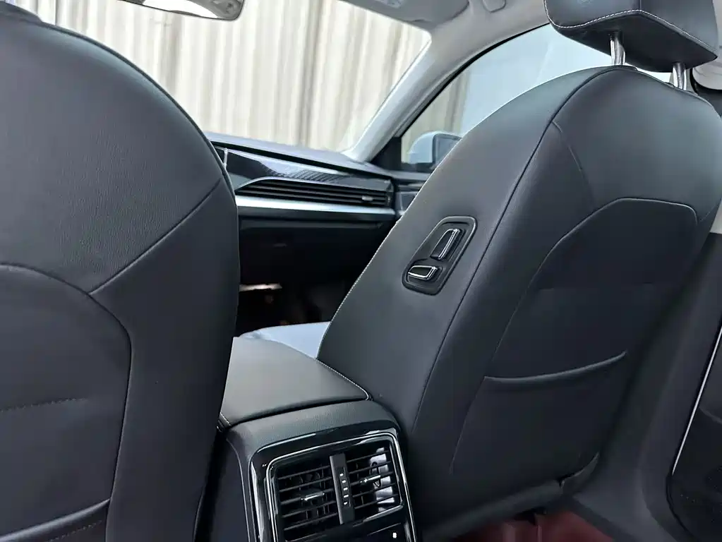 Volkswagen Passat 2023 — фото 12