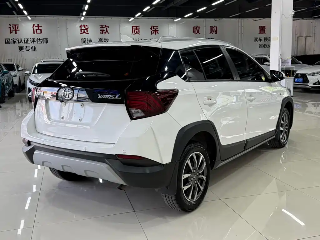 Toyota Yaris L 2022