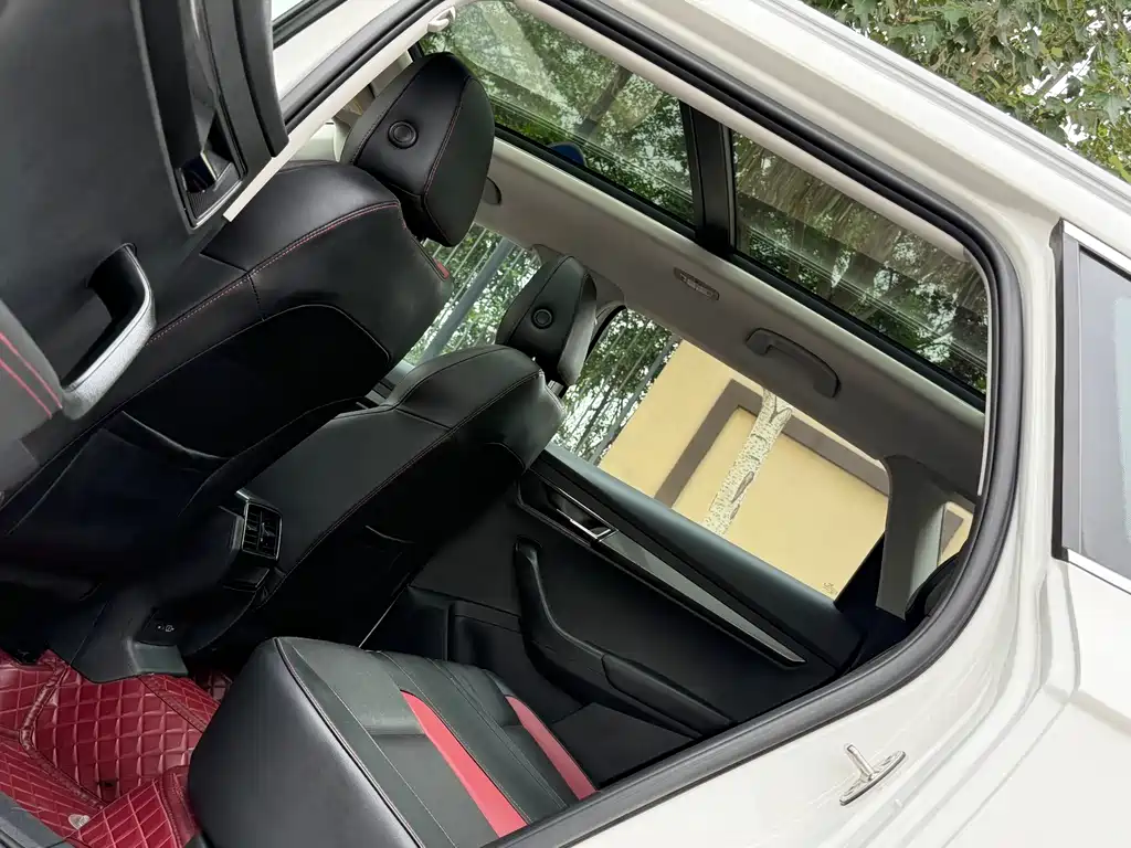 Skoda Karoq 2023 — фото 12