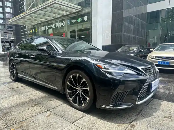 Lexus LS 2022