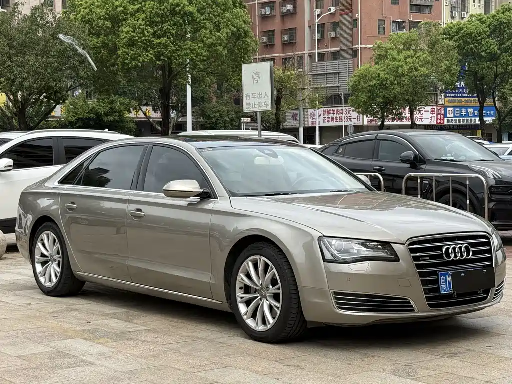 Audi A8 2012 — фото 3