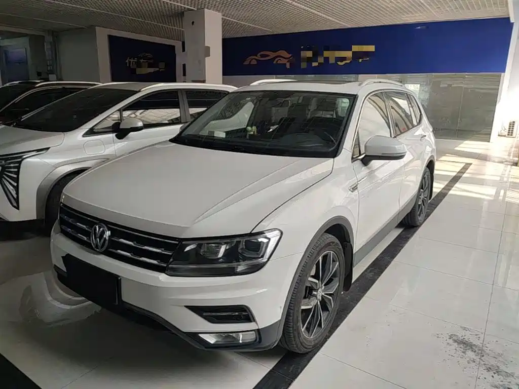 Volkswagen Tiguan L 2020 — фото 1