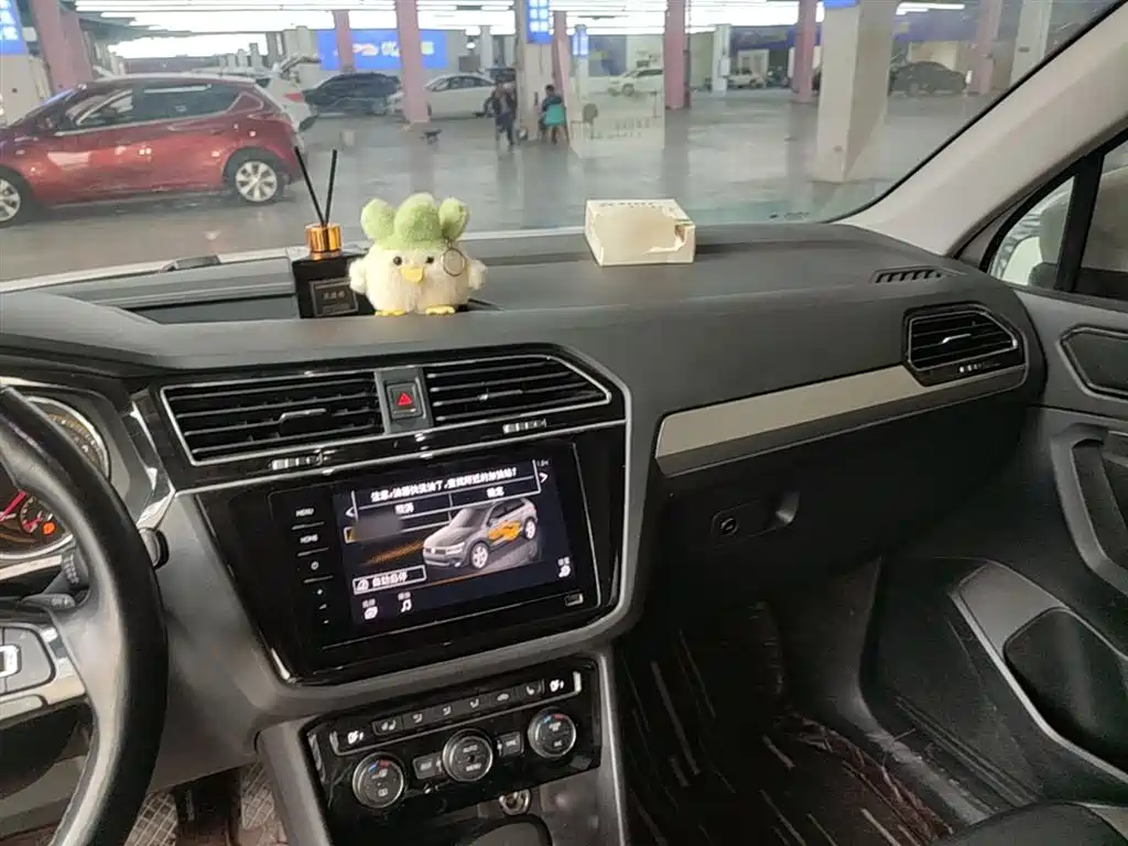 Volkswagen Tiguan L 2020 — фото 10