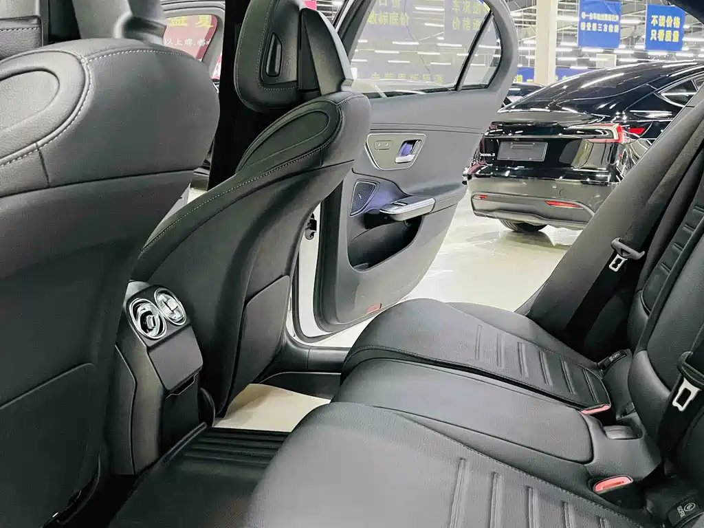 Mercedes-Benz C-Class 2023 — фото 9