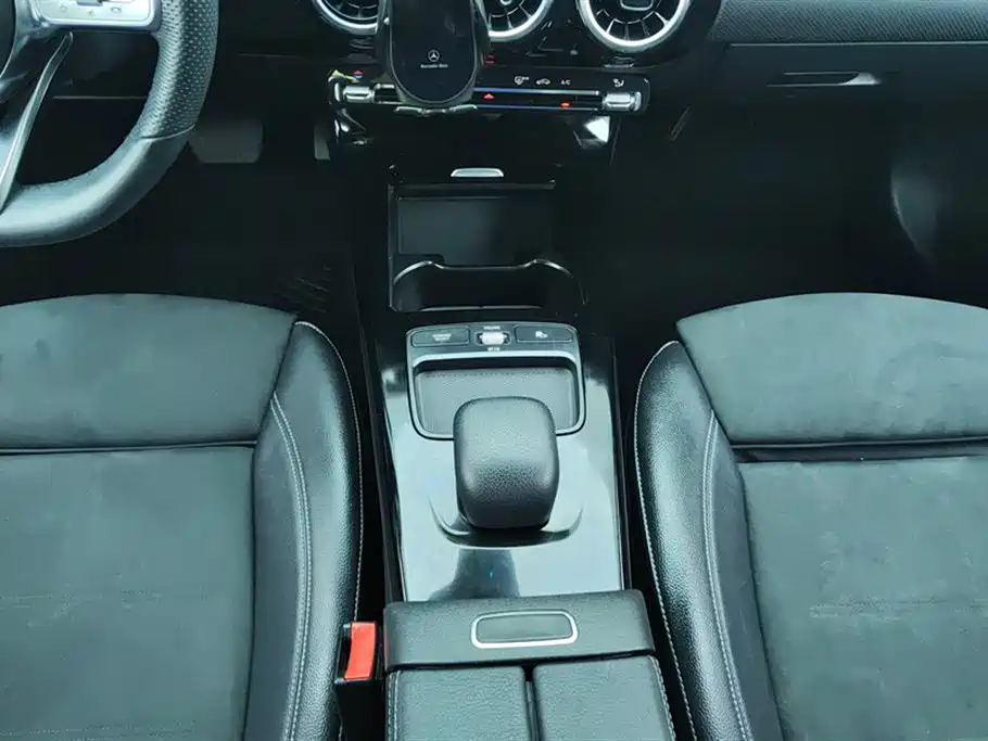 Mercedes-Benz A-Class 2019 — фото 16