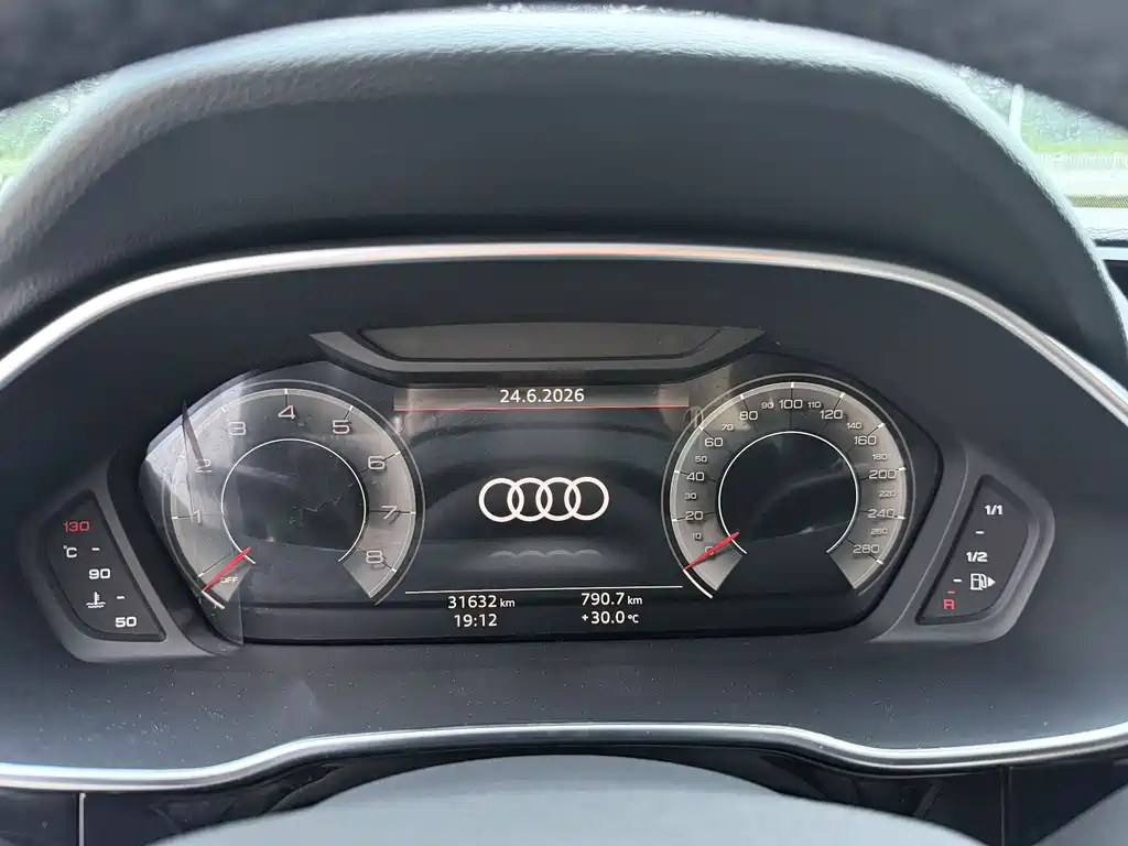 Audi Q3 2023 — фото 18