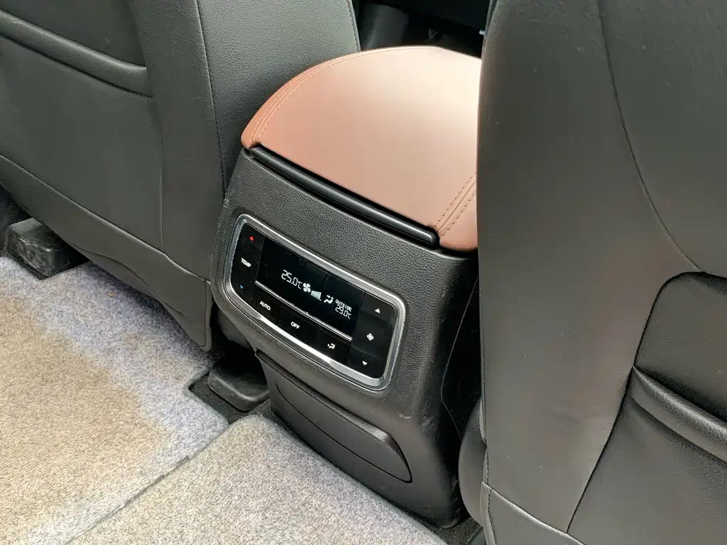 GAC Motor Trumpchi GS8 2017 — фото 26