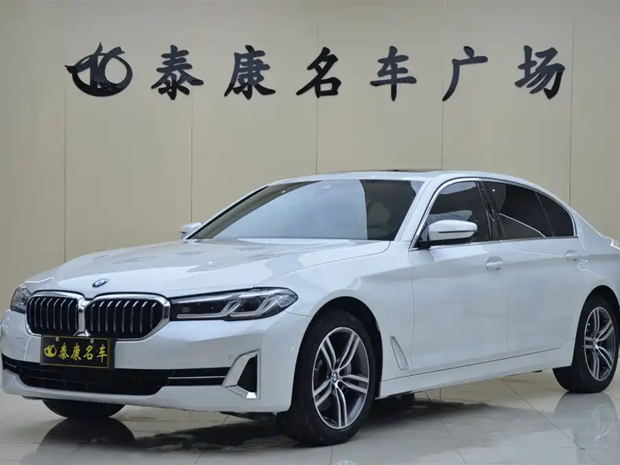 BMW 5 Series 2022 — фото 1