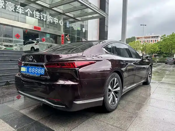 Lexus LS 2021