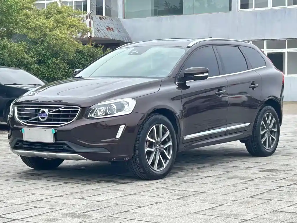 Volvo XC60 2017 — фото 1