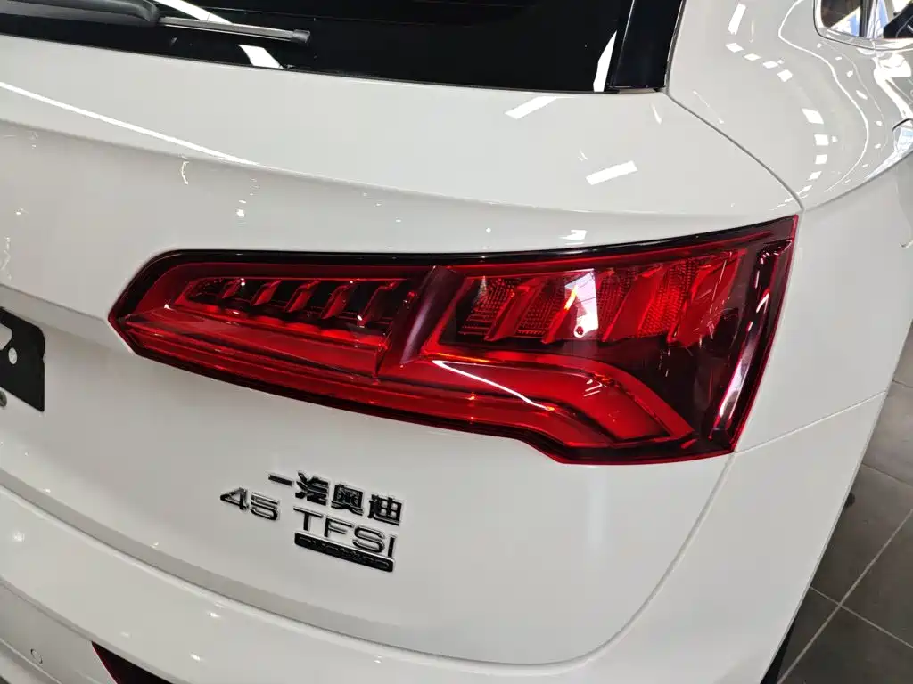 Audi Q5L 2020 — фото 24