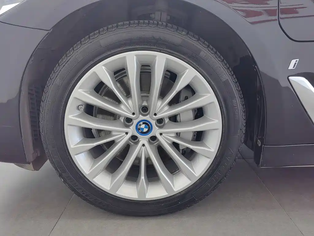 BMW 5 Series New Energy 2019 — фото 17