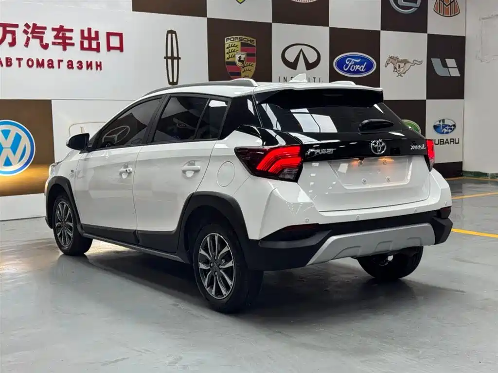 Toyota Yaris L 2023