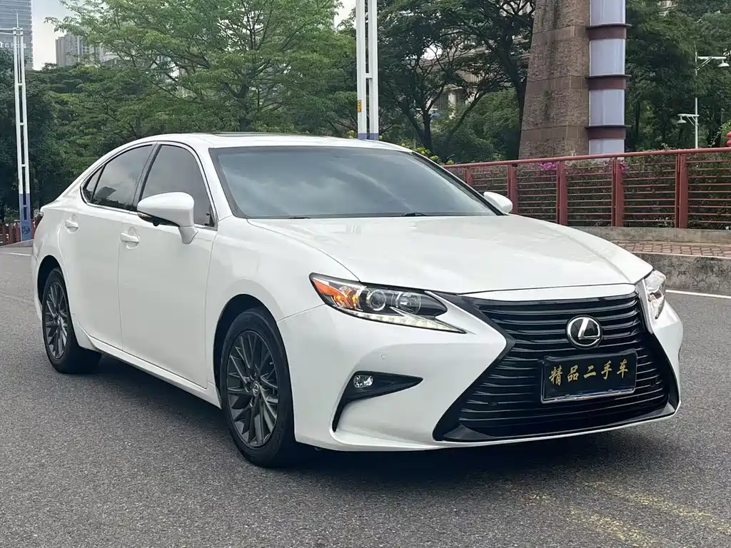 Lexus ES 2018 — фото 3