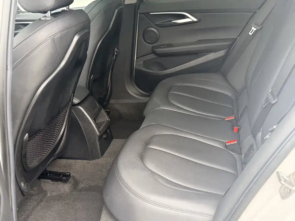 BMW 1 Series 2018 — фото 17