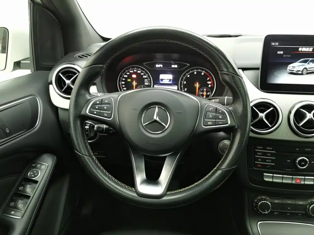 Mercedes-Benz B-Class 2018 — фото 11